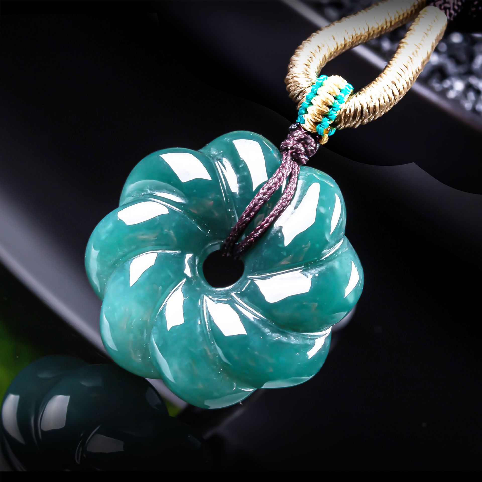 Women'S Accessories And Jewelry - Natural Burmese Jadeite Flower Pendant Necklace
