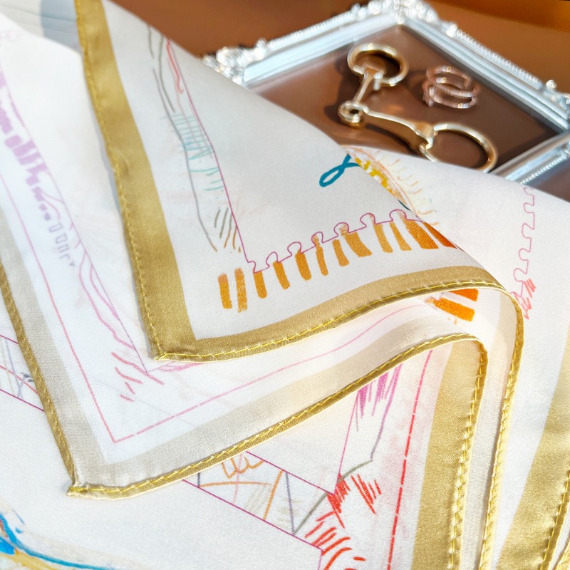 Luxury Soft Silk Feel Square S - огляд і ціна Women'S Yellow Accessories